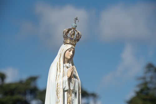 Our Lady of Fatima Meaning: Apparitions, Message & Jewelry